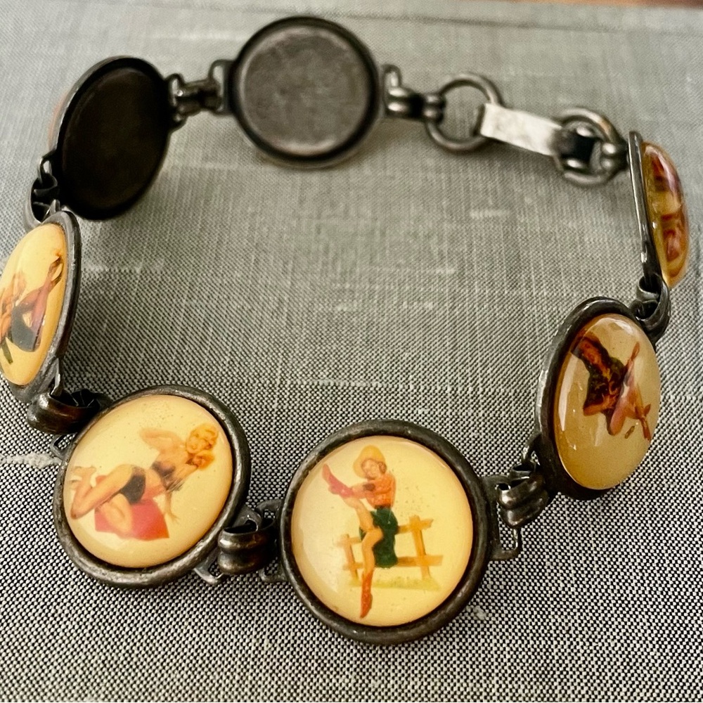 Vintage Style Pin-Up Girl Link Bracelet